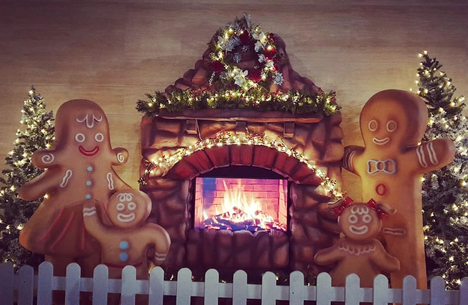 DD Christmas Gingerbread Family (8ft)