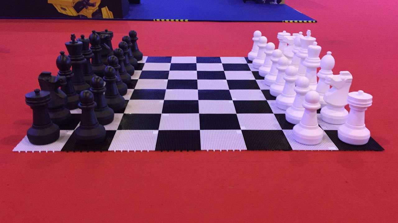 EQHGiant chess